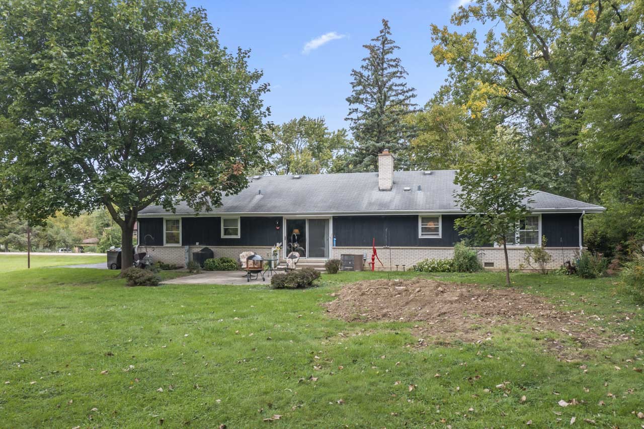 245 Bradwell Road Inverness, IL 60010 - Photo 32 of 43 a front view of a house with garden