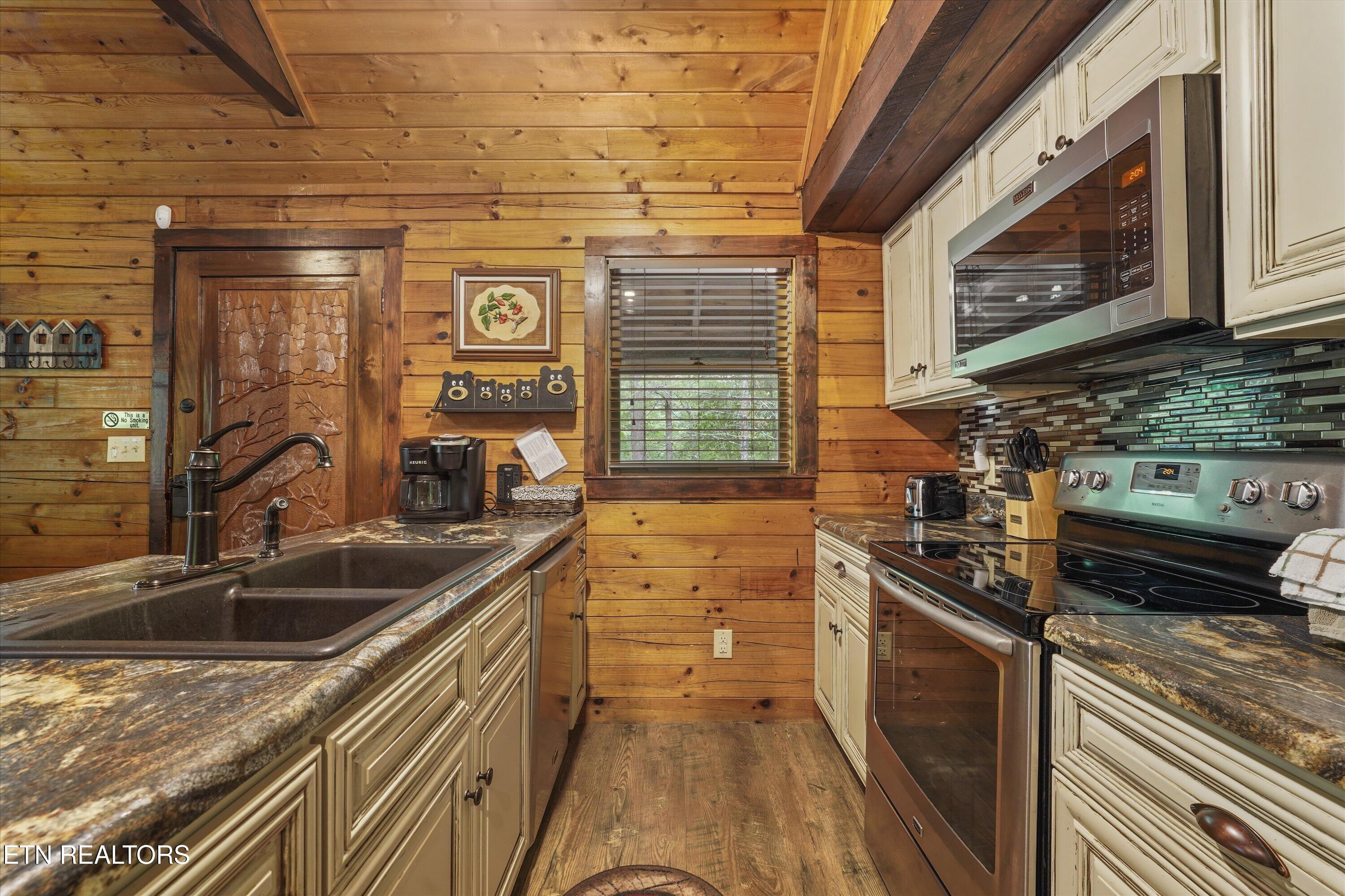 2308 Hidden Mountain Road Sevierville, TN 37876 - Photo 12 of 53 Kitchen