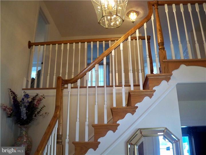 400 Collins Drive Springfield, PA 19064 - Photo 3 of 21 Foyer