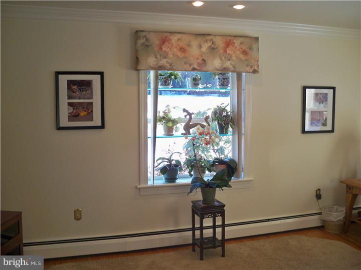 400 Collins Drive Springfield, PA 19064 - Photo 9 of 21 Family Room