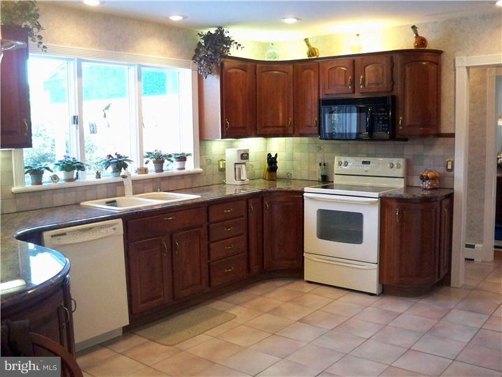 400 Collins Drive Springfield, PA 19064 - Photo 10 of 21 Kitchen