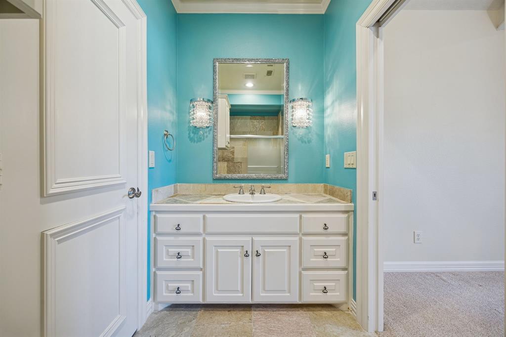 6640 Briar Ridge Lane Plano, TX 75024 - Photo 34 of 40 En suite bathroom to second floor bedroom