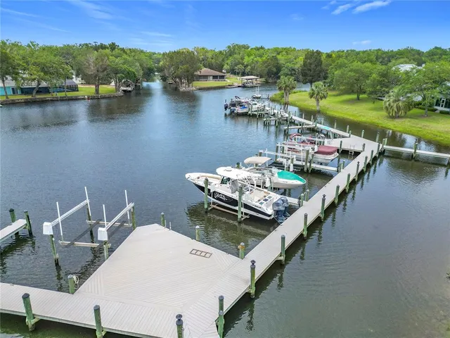 a view of a tennis court