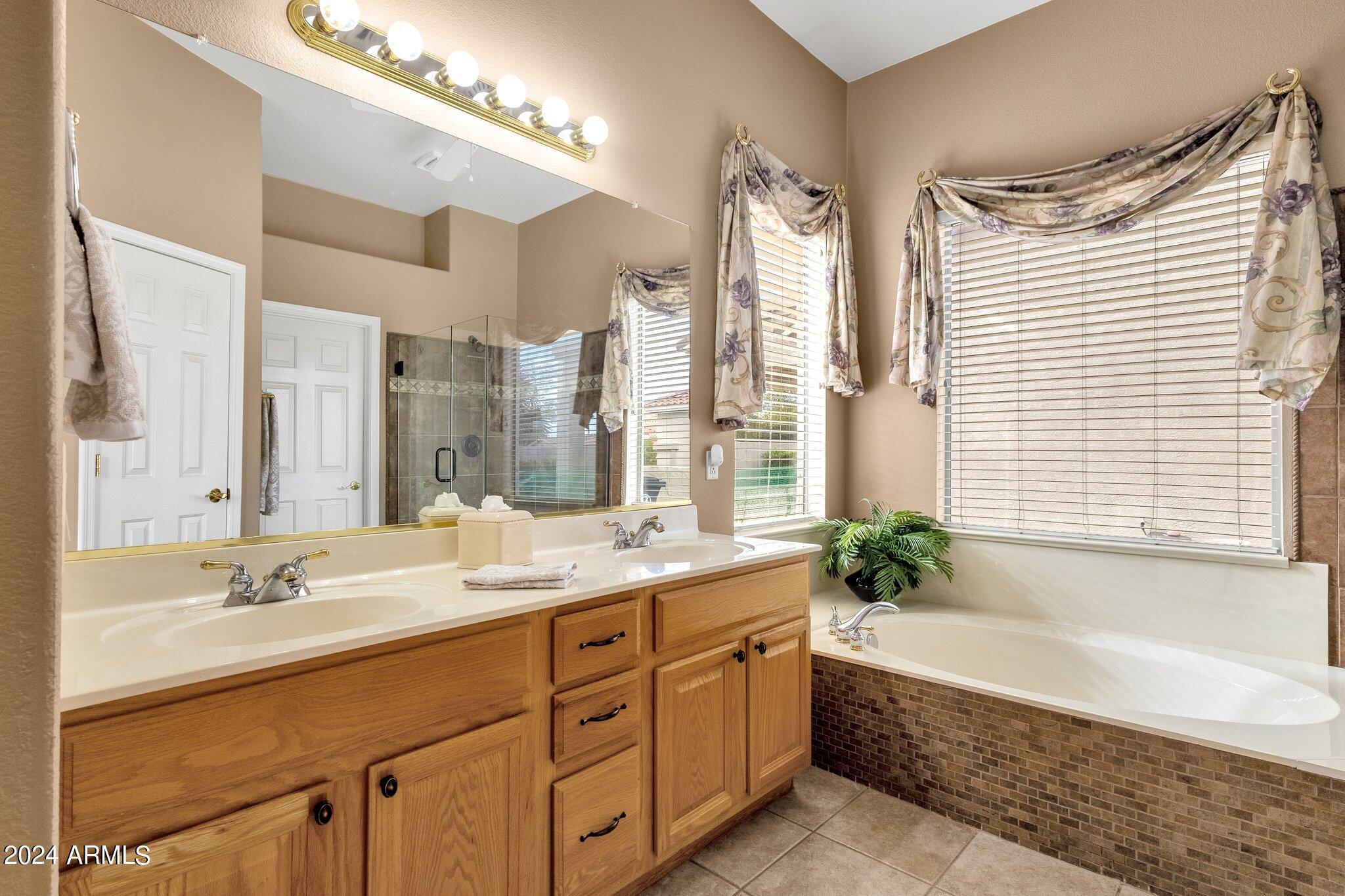 4461 East Walnut Road Gilbert, AZ 85297 - Photo 12 of 18 23-web-or-mls-4461-e-walnut-rd