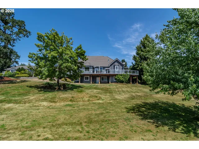 $1,049,000 | 295 Fairway Village Lane, Roseburg, OR 97471