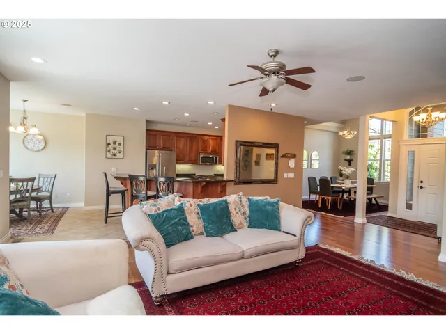 $1,049,000 | 295 Fairway Village Lane, Roseburg, OR 97471