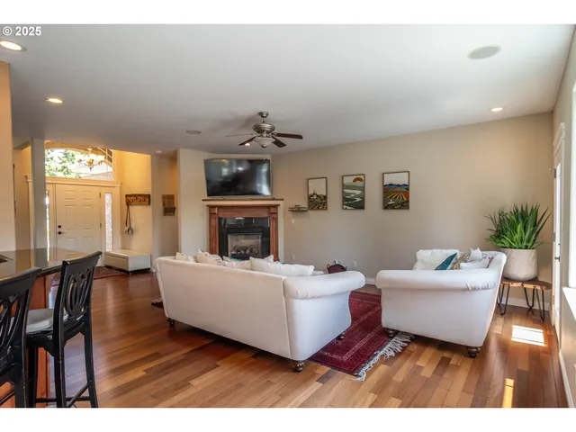 $1,049,000 | 295 Fairway Village Lane, Roseburg, OR 97471