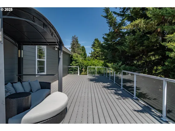 $1,045,000 | 295 Fairway Village Lane, Roseburg, OR 97471