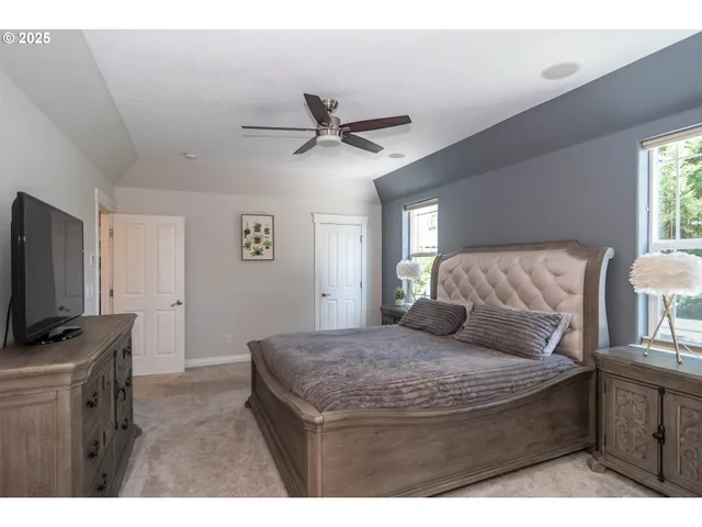 $1,049,000 | 295 Fairway Village Lane, Roseburg, OR 97471