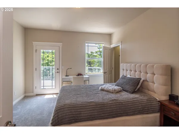 $1,045,000 | 295 Fairway Village Lane, Roseburg, OR 97471