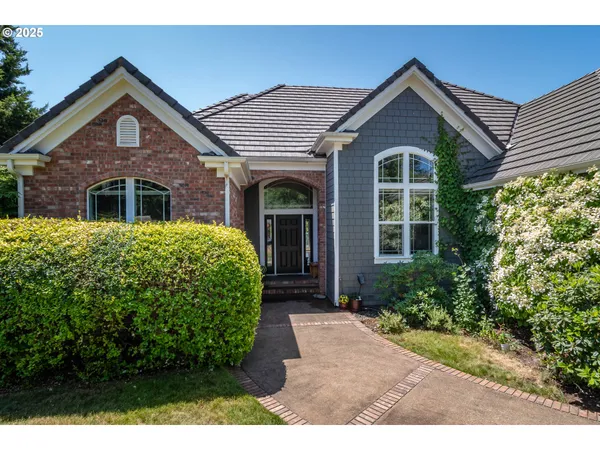$1,045,000 | 295 Fairway Village Lane, Roseburg, OR 97471