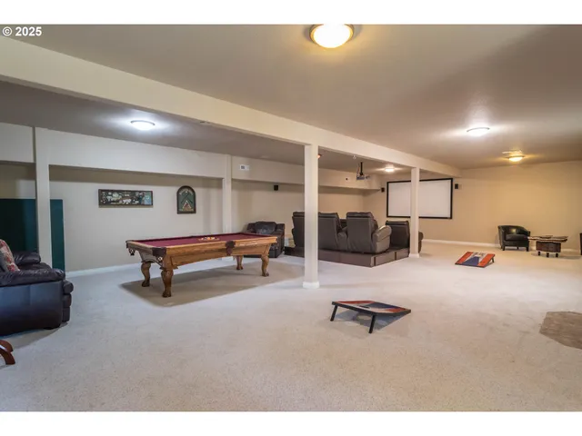 $1,049,000 | 295 Fairway Village Lane, Roseburg, OR 97471