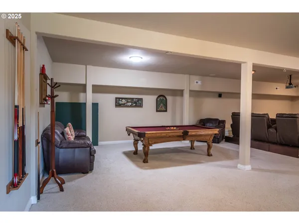 $1,045,000 | 295 Fairway Village Lane, Roseburg, OR 97471