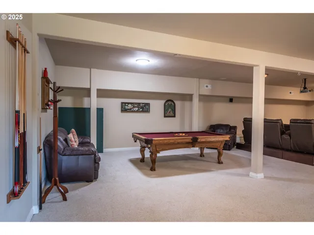 $1,049,000 | 295 Fairway Village Lane, Roseburg, OR 97471