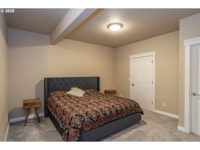 $1,049,000 | 295 Fairway Village Lane, Roseburg, OR 97471