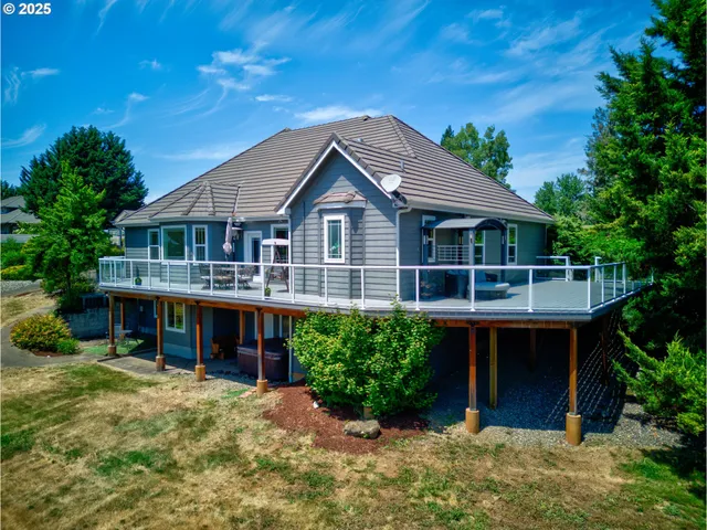 $1,049,000 | 295 Fairway Village Lane, Roseburg, OR 97471