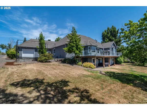 $1,045,000 | 295 Fairway Village Lane, Roseburg, OR 97471