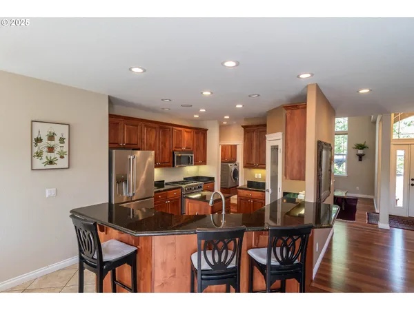 $1,045,000 | 295 Fairway Village Lane, Roseburg, OR 97471