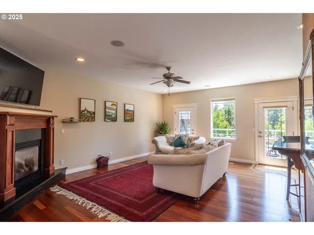 $1,049,000 | 295 Fairway Village Lane, Roseburg, OR 97471