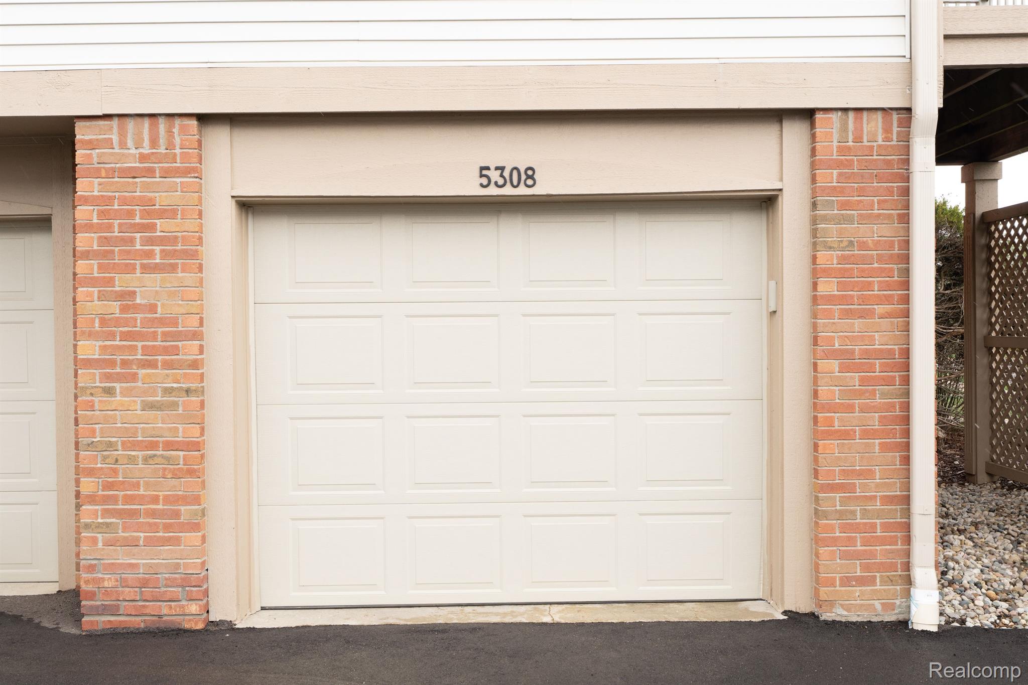 5308 Brookemonte Circle Rochester, MI 48306 - Photo 14 of 26 Garage