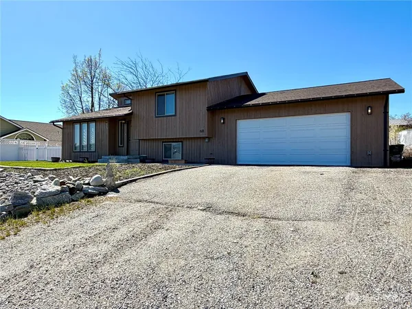 $419,900 | 611 Hillcrest Cir Drive, Omak, WA 98841