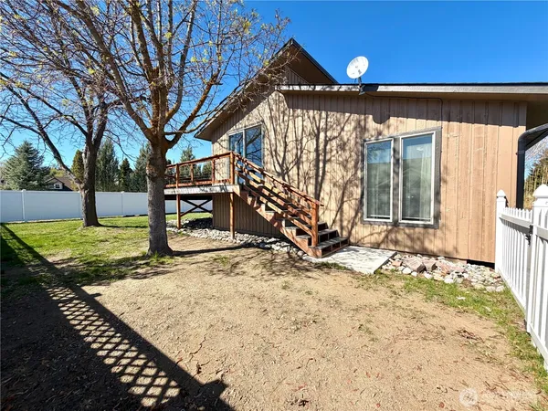 $419,900 | 611 Hillcrest Cir Drive, Omak, WA 98841