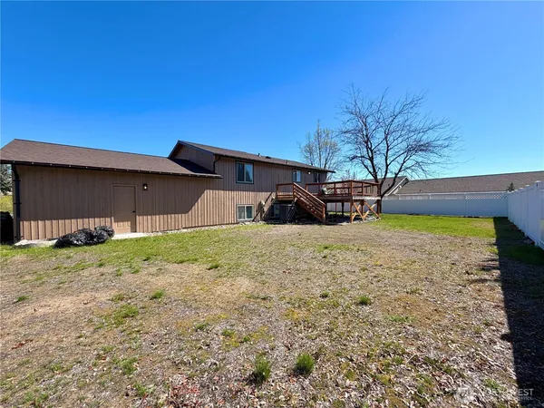 $419,900 | 611 Hillcrest Cir Drive, Omak, WA 98841