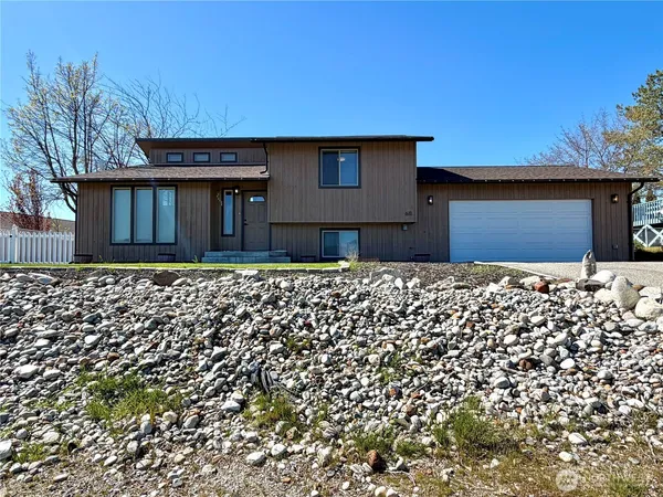 $419,900 | 611 Hillcrest Cir Drive, Omak, WA 98841