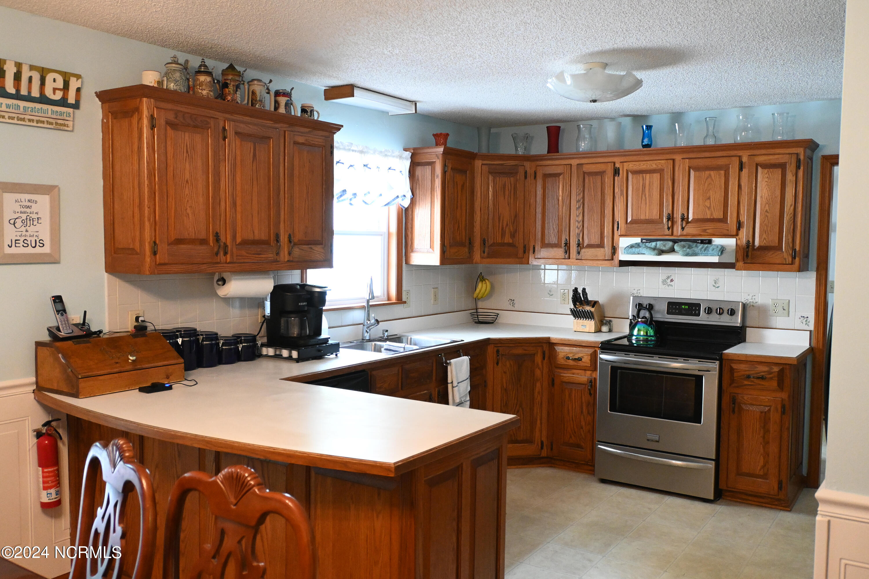 343 Straits Road Beaufort, NC 28516 - Photo 8 of 27 Kitchen4