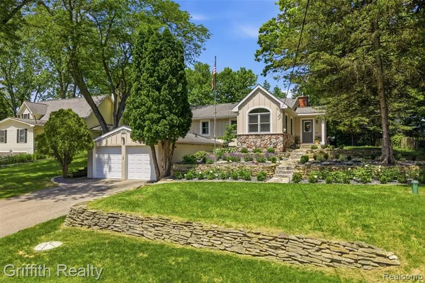 $500,000 | 6262 Briggs Lake Drive, Brighton, MI 48116