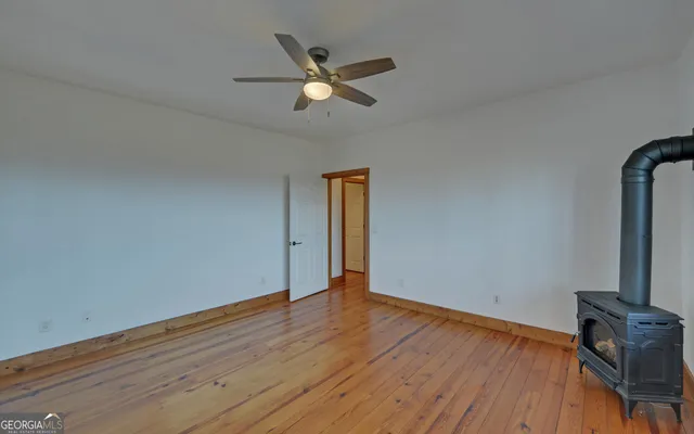 a view of a dry yard