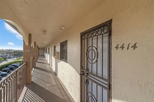 $2,450 | 8851 Northwest 119th Street, Unit 4414, Hialeah Gardens, FL 33018