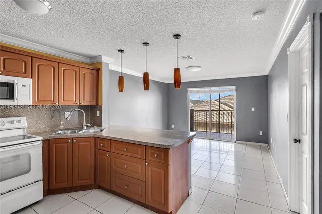 $2,450 | 8851 Northwest 119th Street, Unit 4414, Hialeah Gardens, FL 33018