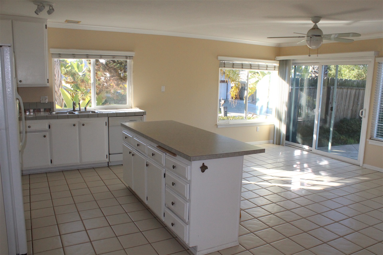 250 Sharp Place Encinitas, CA 92024 - Photo 4 of 9 Gallery Image 4
