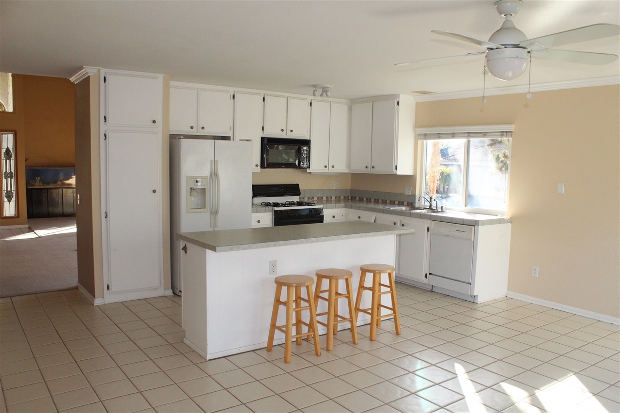 250 Sharp Place Encinitas, CA 92024 - Photo 5 of 9 Gallery Image 5