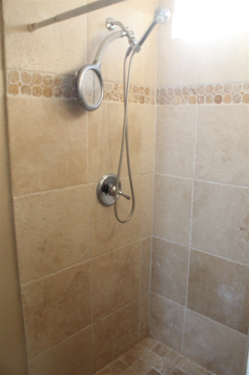 250 Sharp Place Encinitas, CA 92024 - Photo 7 of 9 Gallery Image 7