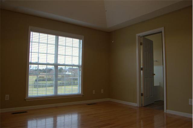 685 Baker Road Columbia, TN 38401 - Photo 6 of 16 Lots of light in this master bedroom!