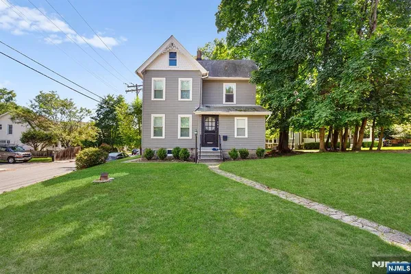 $779,000 | 191 West Street, Closter, NJ 07624