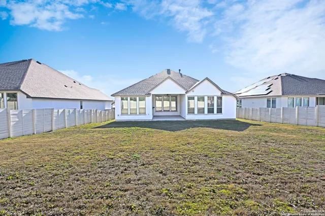 $3,900 | 588 Vale Court, New Braunfels, TX 78132