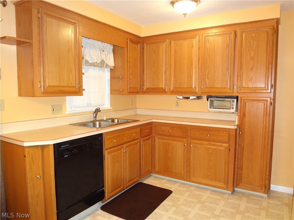 12906 Orme Road Cleveland, OH 44125 - Photo 2 of 28 Gallery Image 2