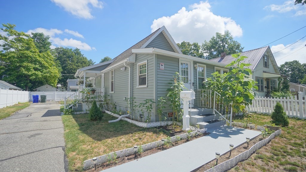 31 Middle Street Springfield, MA 01104 - Photo 1 of 22