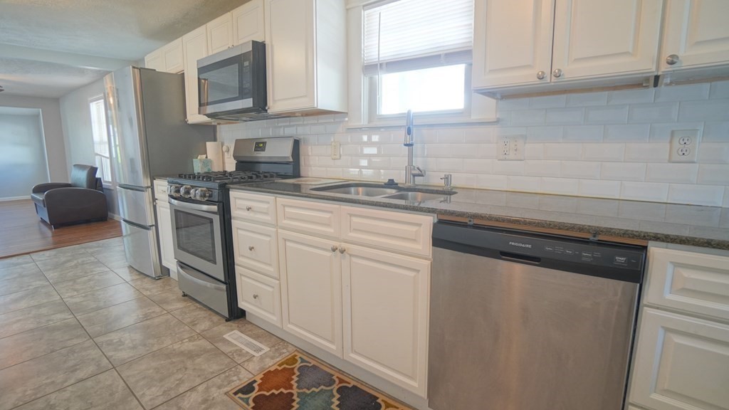31 Middle Street Springfield, MA 01104 - Photo 11 of 22