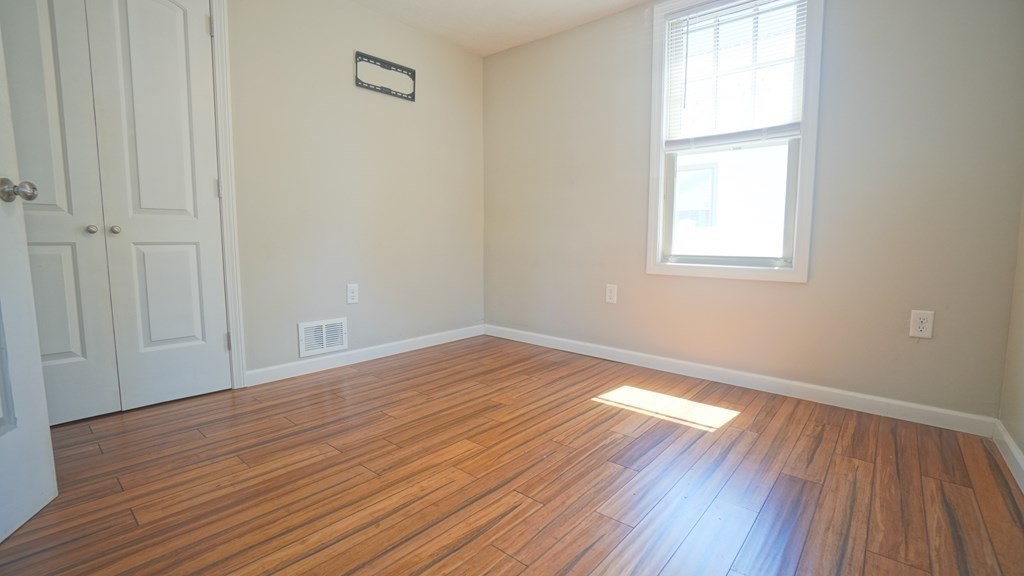 31 Middle Street Springfield, MA 01104 - Photo 15 of 22