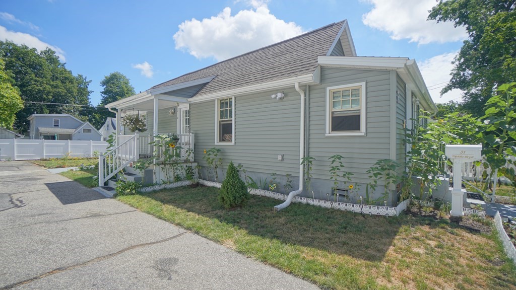 31 Middle Street Springfield, MA 01104 - Photo 3 of 22
