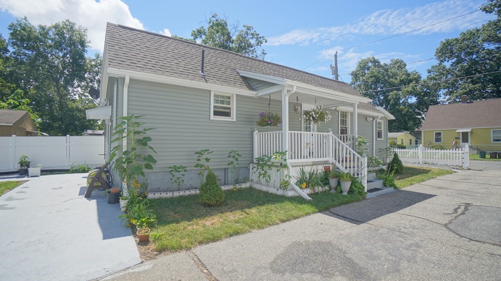 31 Middle Street Springfield, MA 01104 - Photo 4 of 22