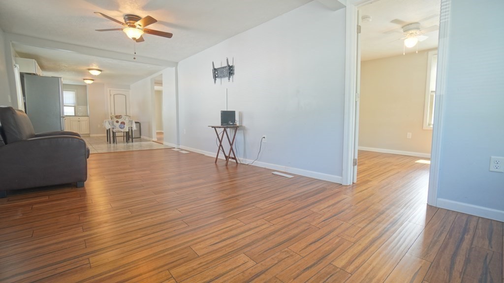 31 Middle Street Springfield, MA 01104 - Photo 7 of 22