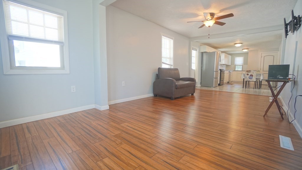 31 Middle Street Springfield, MA 01104 - Photo 9 of 22