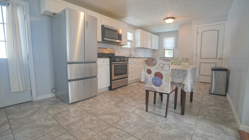 31 Middle Street Springfield, MA 01104 - Photo 10 of 22
