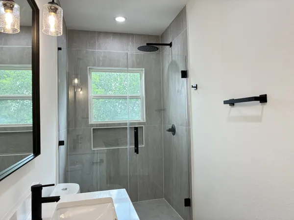 $2,350 | 1404 East 31st Street, Houston, TX 77022