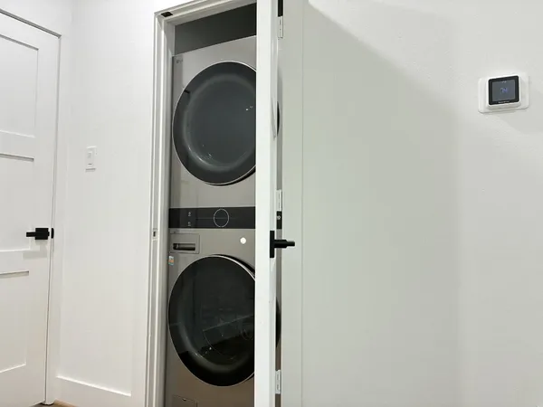 a close up view of a washer and dryer
